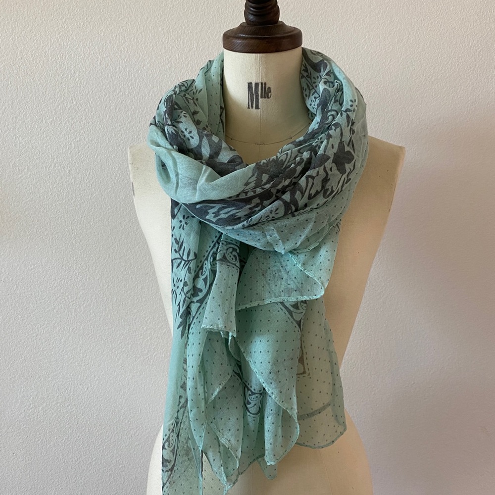 Beautiful Pattern Green Scarf New